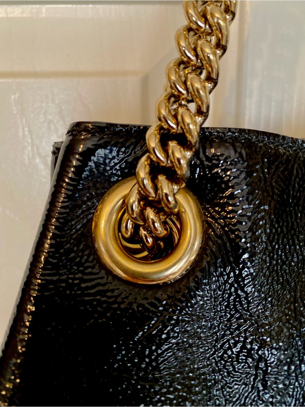 Gucci Black Patent Leather Shoulder Bag with Gold Chain Tassel - Picture 2 of 12